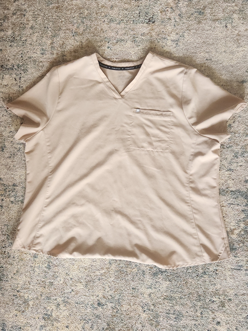Fabletics Beige Vital 1-Pocket Scrub Top V-Neck Short Sleeve Neutral Cream 4x